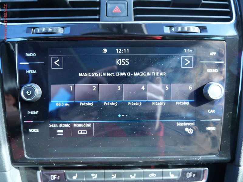 Volkswagen Golf (2020) 1.5 TSi, Highline, LED, panor - fotka 17 z 20