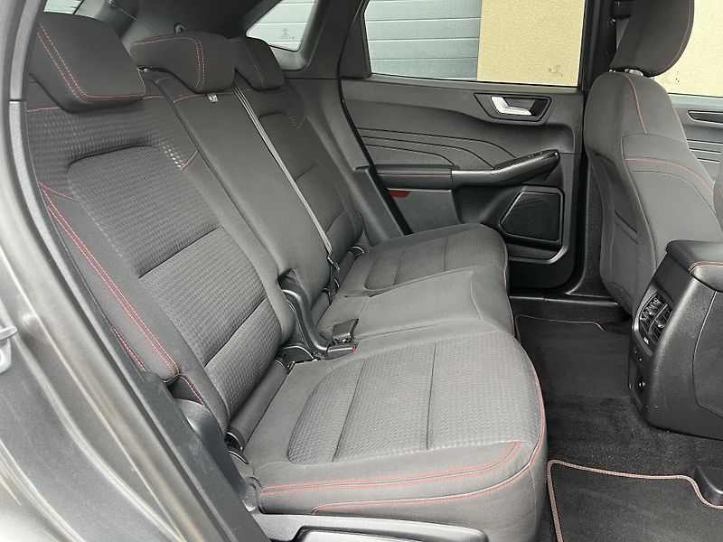 Ford Kuga (2023) 2.5 Plug-in Hybrid, ST-Line  - fotka 13 z 44