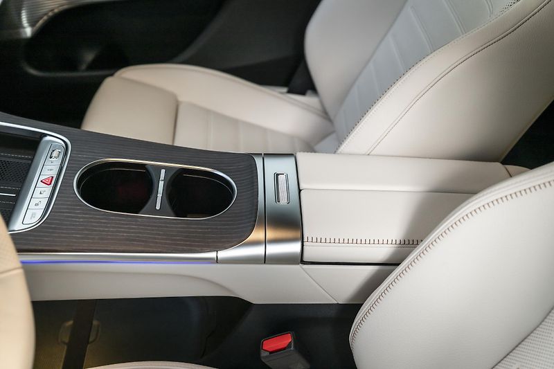Mercedes-Benz GLC 400 EQ*AMG*Airmatic*Premium+* - fotka 35 z 36