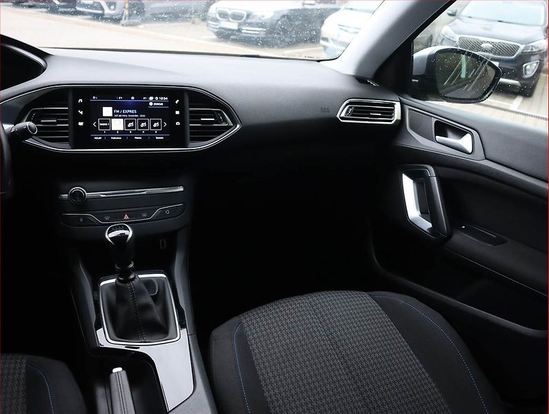 Peugeot 308 (2021) Style 1.5 BlueHDi, Serv.kniha - fotka 8 z 20
