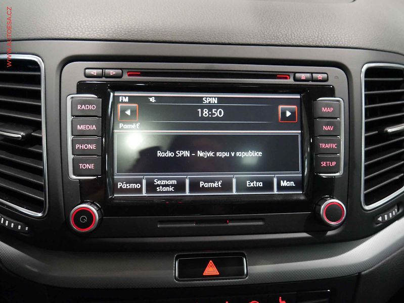 Volkswagen Sharan (2013) 2.0. TDI, servis.kniha, DSG - fotka 15 z 24