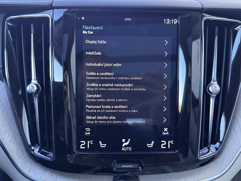 Volvo XC60 FWD B5/vzduch/4*klima/PANO/  - fotka 39 z 43