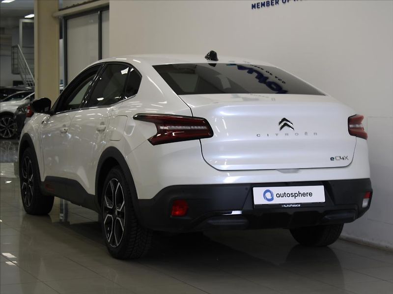 Citroën ë-C4 0,0 50kWH Shine PACK 13 900km! - fotka 3 z 23
