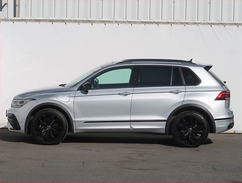 Volkswagen Tiguan (2022) R-Line 1.4 TSI eHybrid - fotka 3 z 27