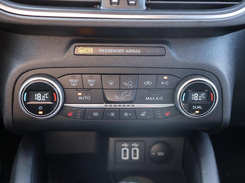 Ford Focus 1,5 Titanium X CZ 1.Maj. DPH - fotka 21 z 28