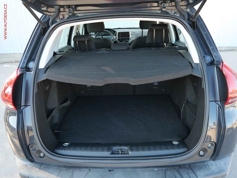 Peugeot 2008 (2019) 1.2 PT, 1.maj,ČR, Active - fotka 7 z 19