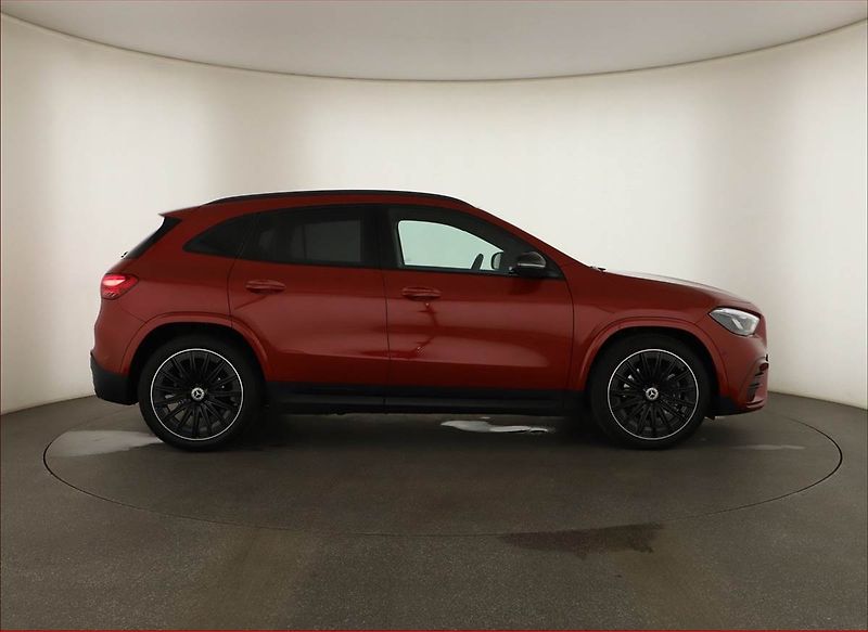 Mercedes-Benz GLA (2026) 200, AMG Line, Navigace - fotka 6 z 18