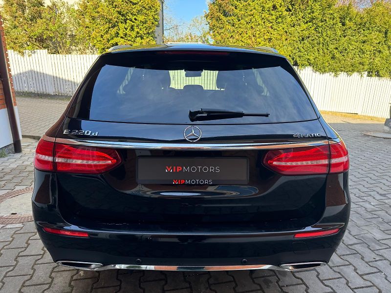 Mercedes-Benz Třídy E E220d-4M-AMG-ČR - fotka 5 z 28