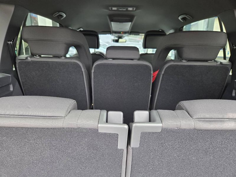 Volkswagen Touran (2026) 1.5 TSI R-line DSG 7míst - fotka 37 z 46