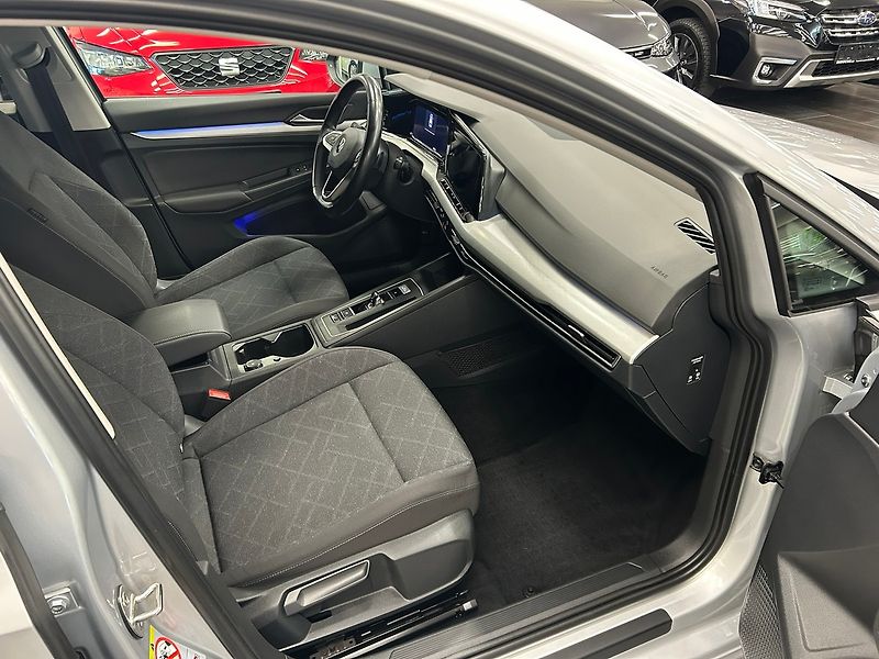 Volkswagen Golf (2023) 1.5 TGI Comfort AUT 2023 | Zár - fotka 32 z 58