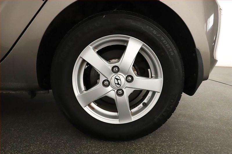 Hyundai i20 (2013) 1.4, Automat - fotka 13 z 13