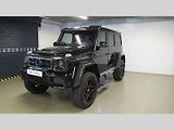 Mercedes G 500 4x42 Brabus, cena 12 974 000 Kč. Již standardní Mercedes G500 4x42 je pořádnou šíleností, ale verze od úpravce Brabus posunuje extravagantní SUV na zcela novou úroveň. Pokud máte volných 13 „mega“, utíkejte k prodejci do Litoměřic.