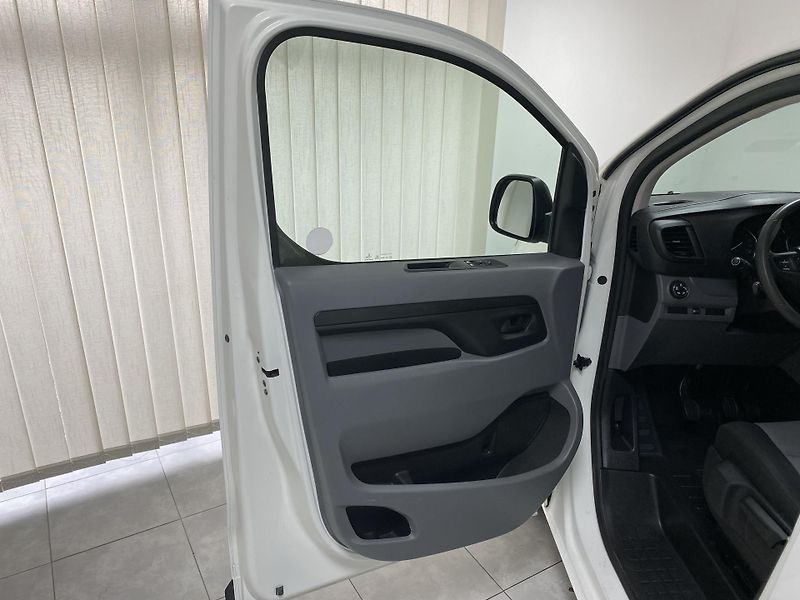 Citroën SpaceTourer 2.0 HDi XL  9.MÍST REZERVACE - fotka 16 z 22