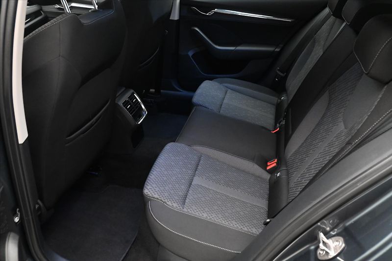 Škoda Octavia 2,0 TDI 110 KW DSG STYLE Záruk - fotka 14 z 31