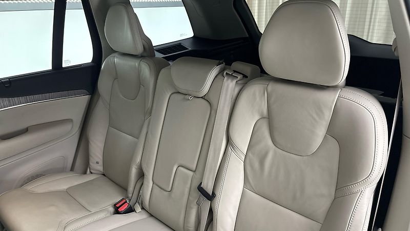 Volvo XC90 2.0 B5 AUT AWD Inscription - fotka 16 z 33