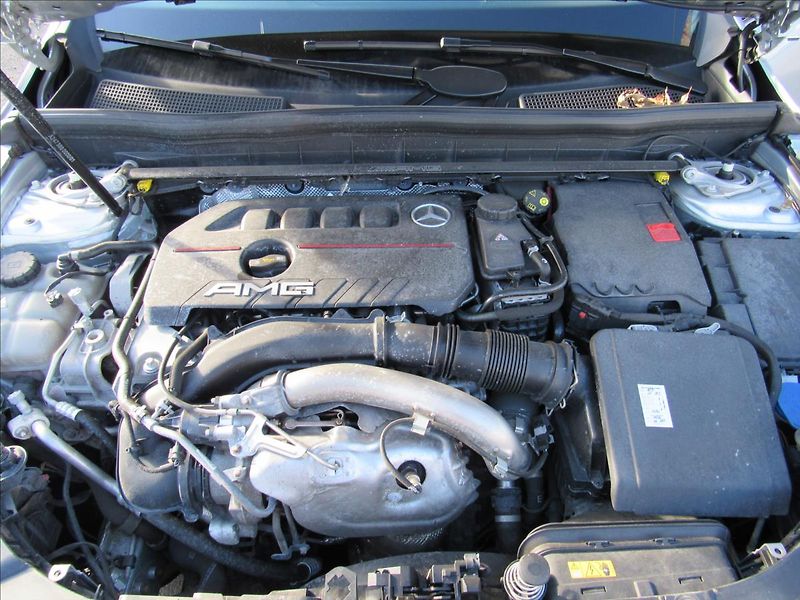 Mercedes-Benz GLB 2,0 AMG 35 225kW - fotka 34 z 35