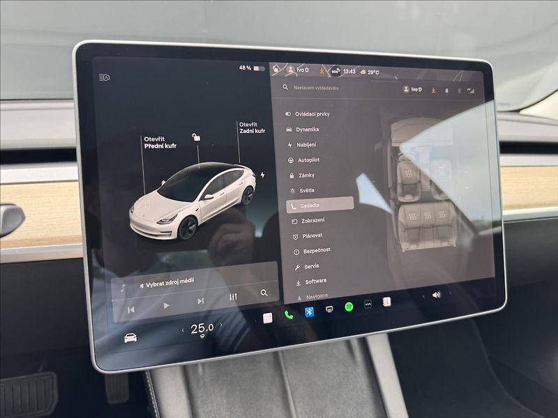 Tesla Model 3 LR REFRESH 4WD 82kWh - fotka 20 z 32
