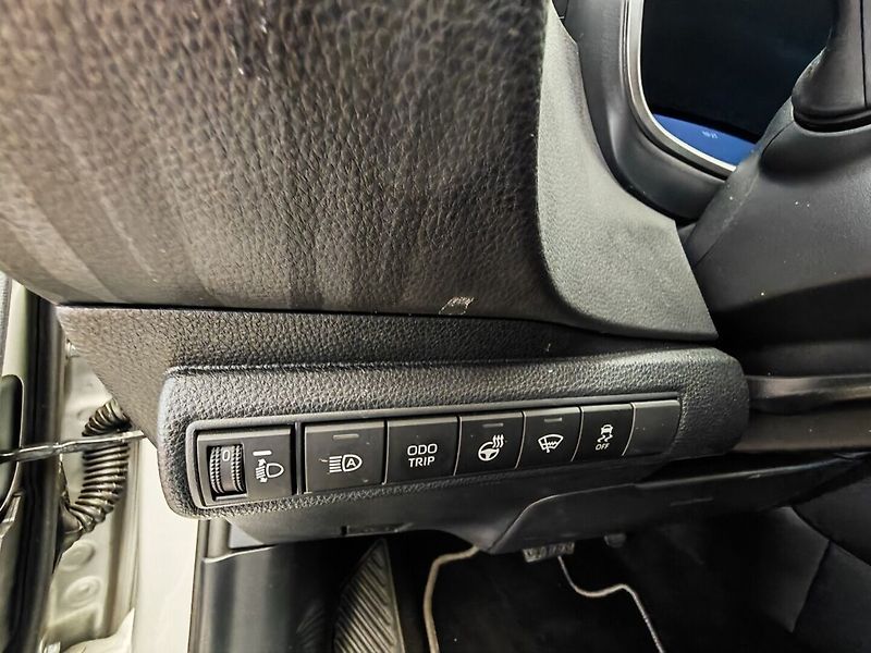Toyota Corolla 1.8 Hybrid Comfort e-CVT sedan - fotka 24 z 36