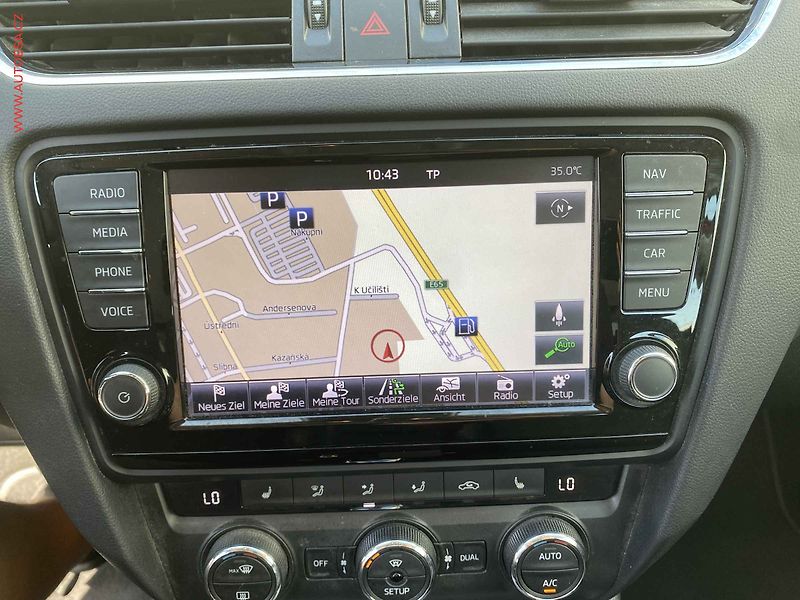 Škoda Octavia (2013) 1.6 TDi, Elegance, DSG - fotka 16 z 18