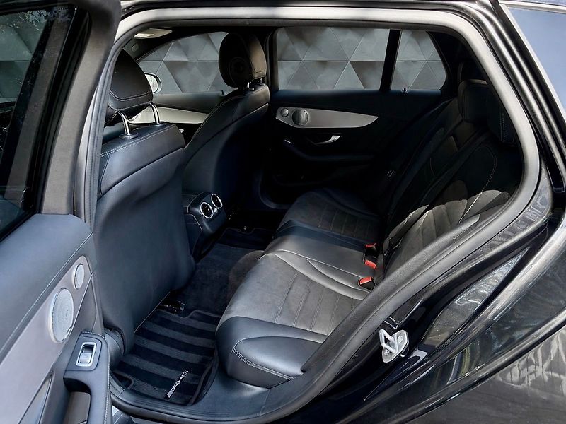 Mercedes-Benz Třídy C 300d AMG, WEBASTO, BURMESTER, - fotka 11 z 22