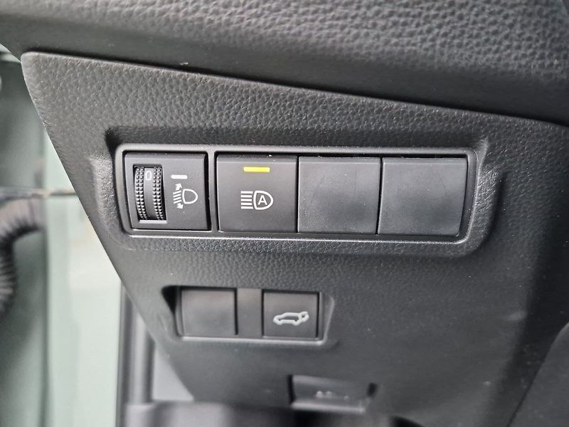 Toyota Corolla Cross Style Tech 1,8 HEV e-CVT - fotka 21 z 26