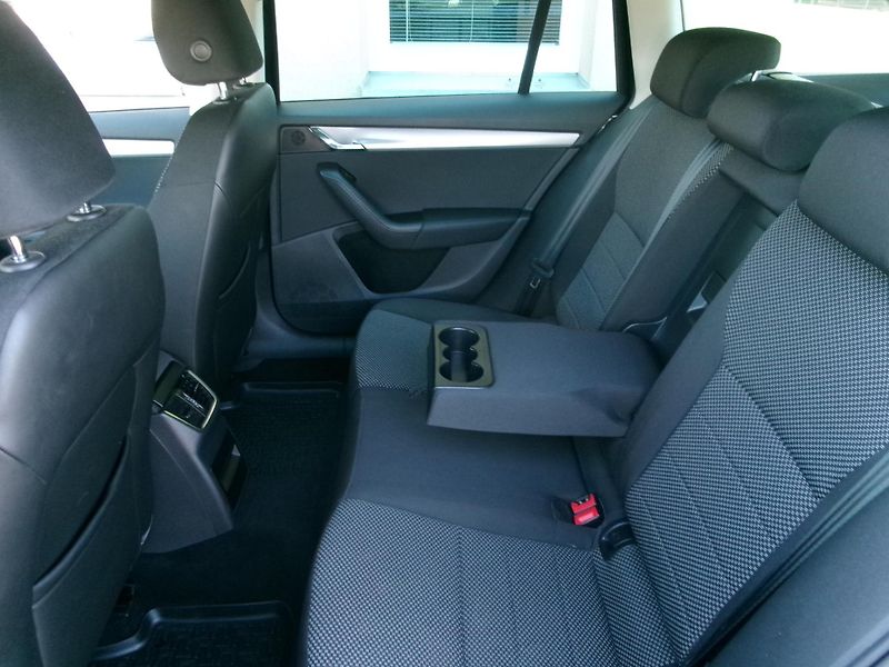 Škoda Octavia 2,0 TDI AUTOKLIMA - fotka 15 z 40
