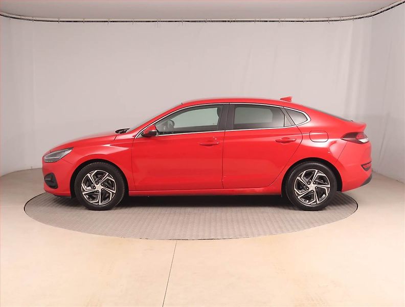 Hyundai i30 (2022) 1.0 T-GDI, ČR,1.maj - fotka 3 z 15