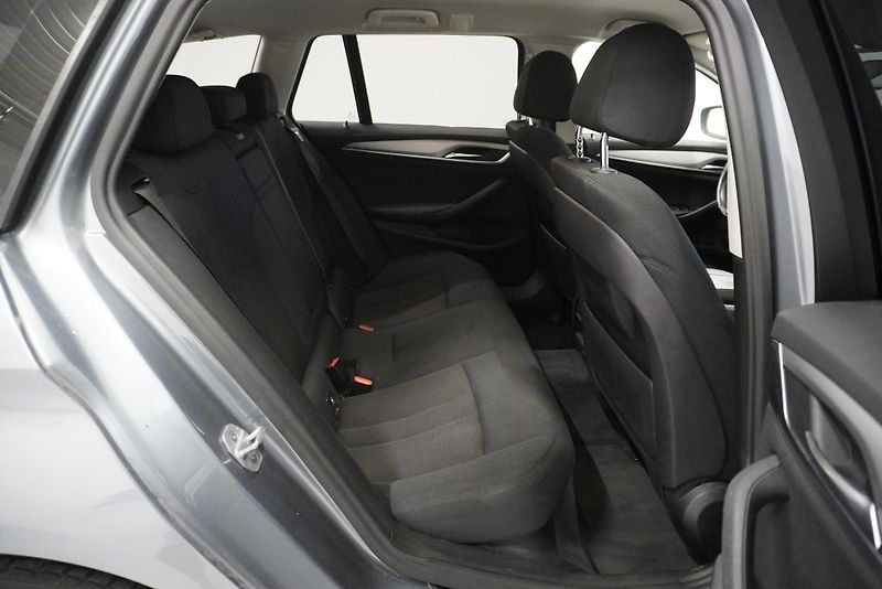 BMW Řada 5 (2018) 520D TOURING STEPTRONIC - fotka 27 z 27