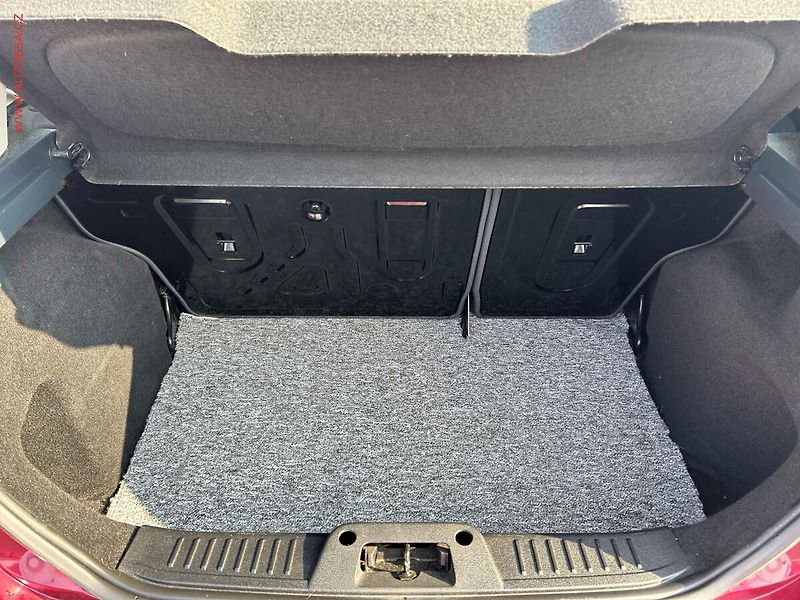 Ford Fiesta (2009) 1.4Ti-VCT, AC, výhřev sed - fotka 7 z 17