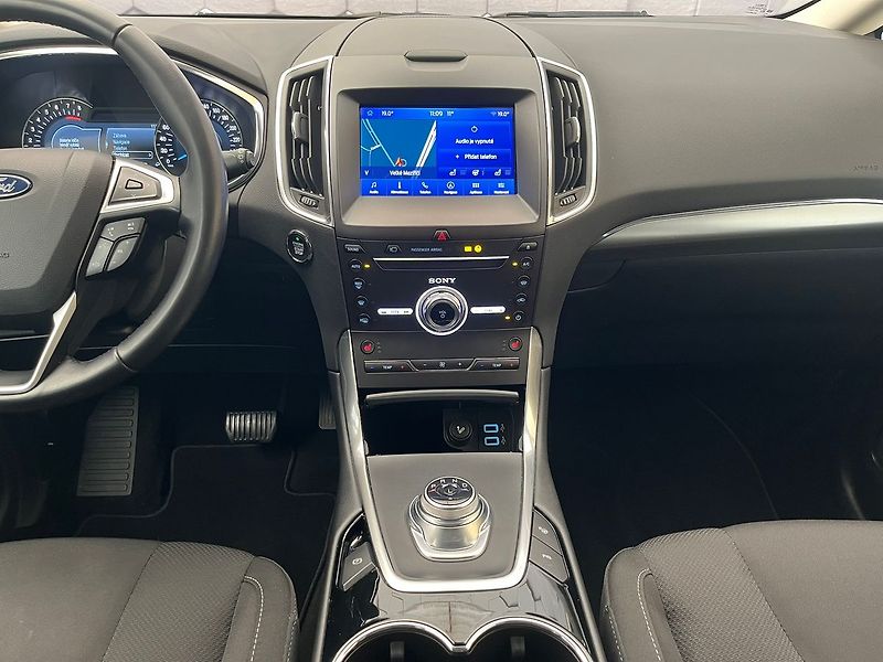 Ford S-MAX 2,5 HEV Titanium 7míst - fotka 15 z 70