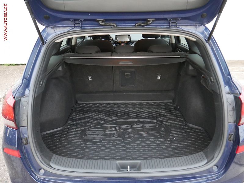Hyundai i30 (2020) 1.6 CRDi, ČR, AC, LED, kamera - fotka 7 z 18