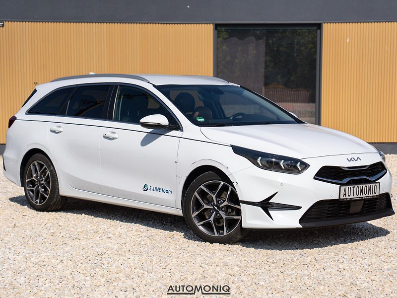 Kia Ceed SW (2022) 1.5 T-GDI Platinum Automat JBL - fotka 12 z 21