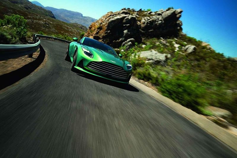 Aston Martin DB12