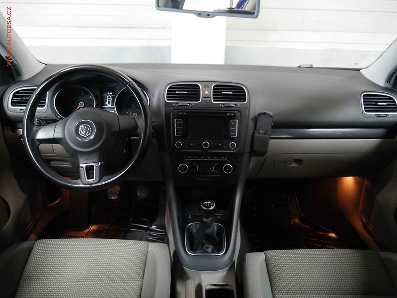 Volkswagen Golf (2011) 1.6TDi, Navi, AC - fotka 8 z 21