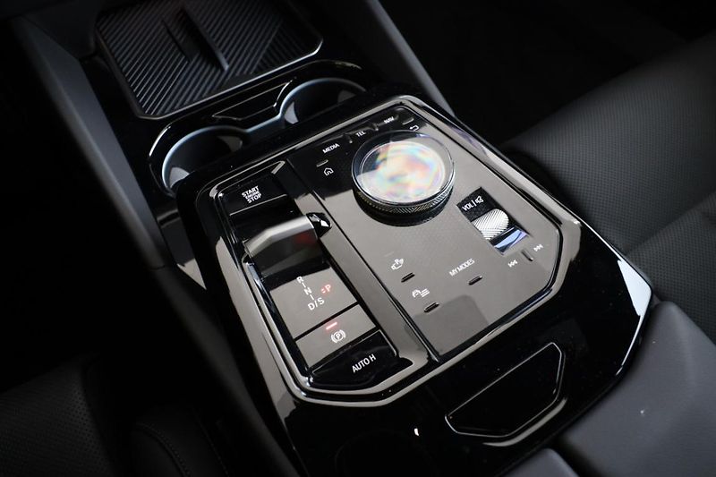 BMW Řada 5 530e xDrive Touring - fotka 10 z 31