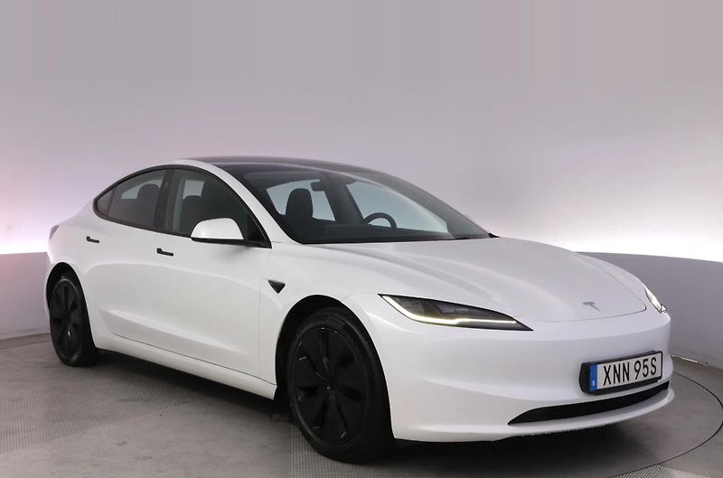Tesla Model 3 Long Range AWD SoH 93% - fotka 2 z 26