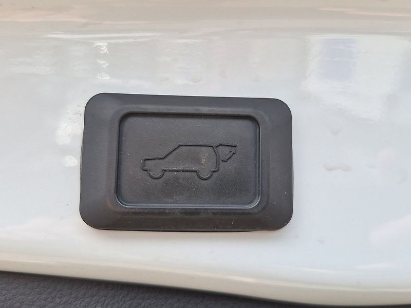 Toyota RAV4 Selection 2.5 HEV 4x2 - fotka 26 z 28