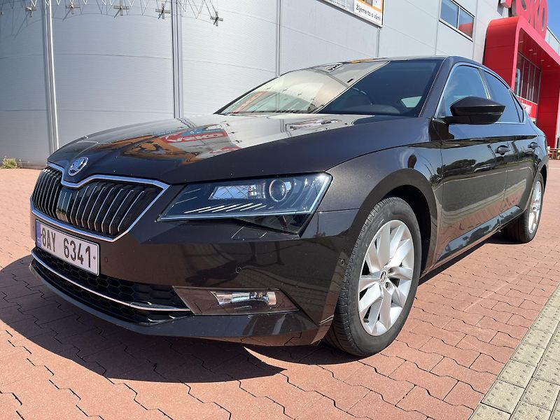 Škoda Superb 2.0 TDi DSG Style Plus - fotka 38 z 38