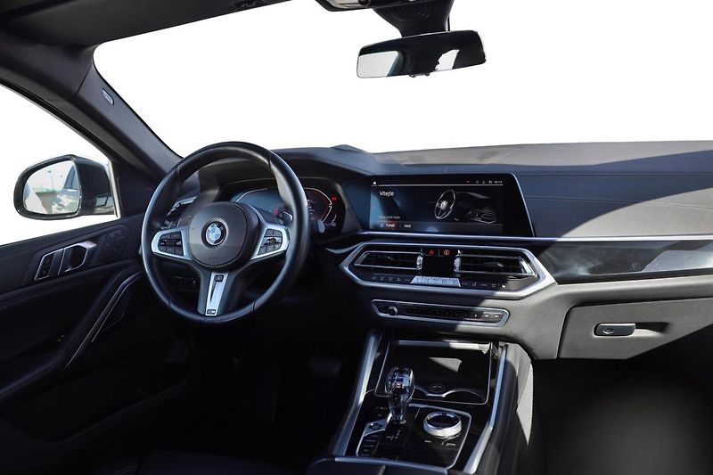 BMW X6 xDrive40d - fotka 12 z 15