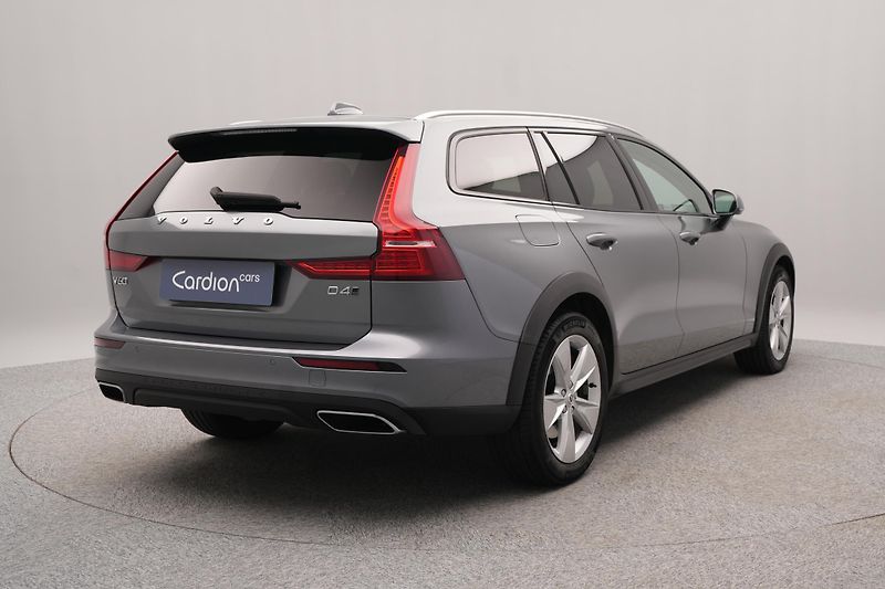 Volvo V60 CC D4 AWD MOMNETUM CZ 1.maj - fotka 10 z 44