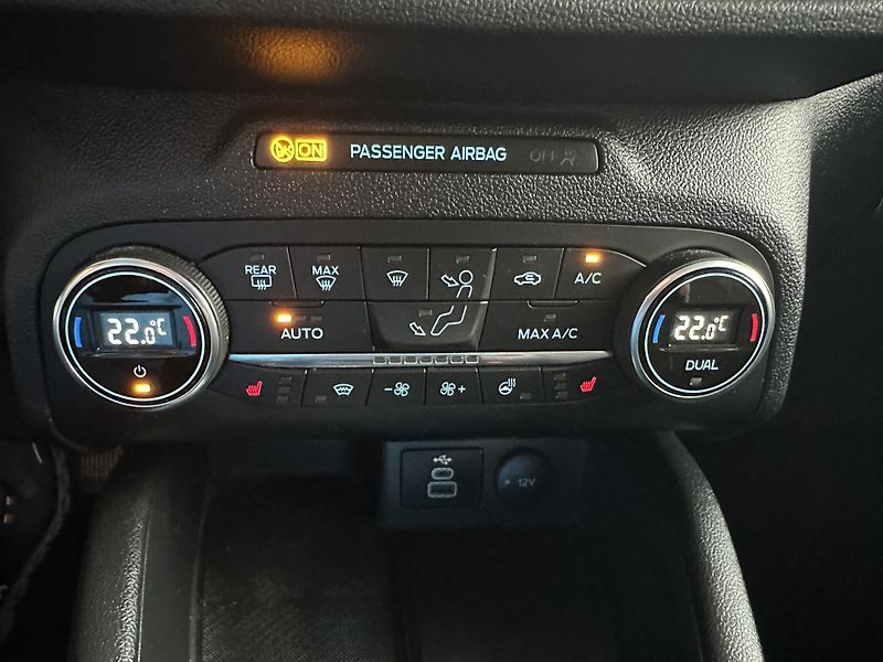 Ford Kuga Titanium X 2.5i HEV 190k aut - fotka 27 z 39