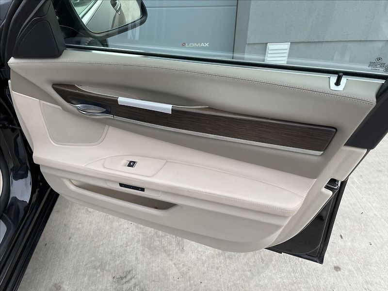 BMW Řada 7 740D XDRIVE ČR. - fotka 27 z 32