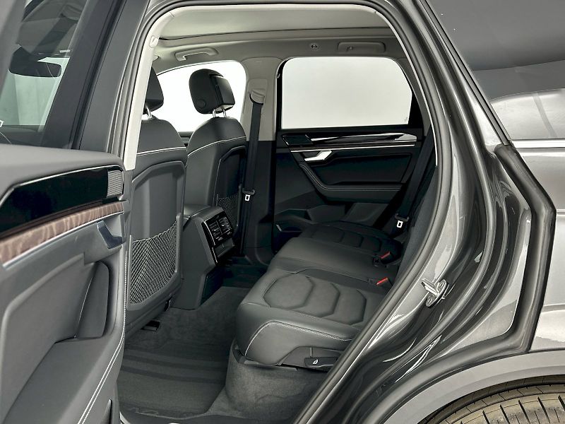 Volkswagen Touareg (2025) Elegance 3.0 TSI 250kW 4Motion - fotka 8 z 32