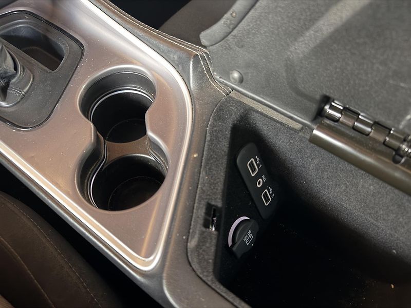 Dodge Challenger 5,7 L V8 HEMI - fotka 20 z 28