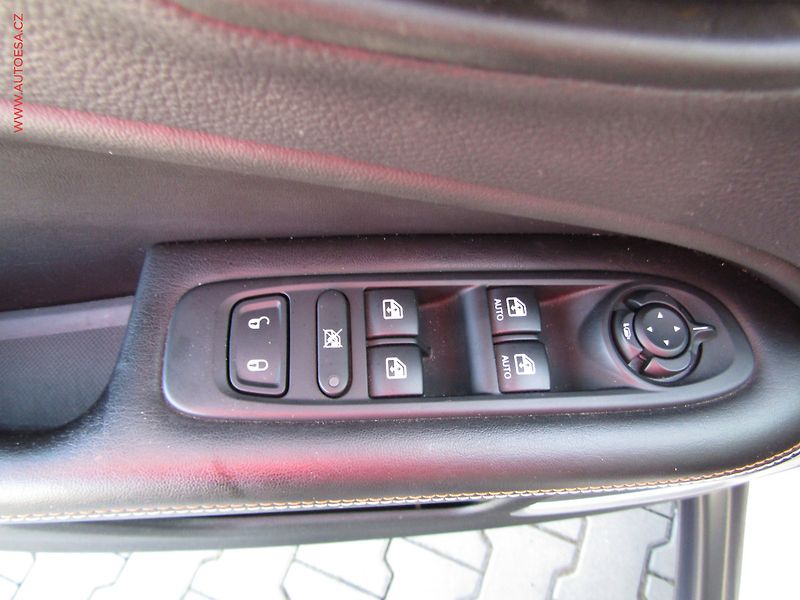 Jeep Compass (2018) 1.4T, ČR, Longitude - fotka 12 z 14