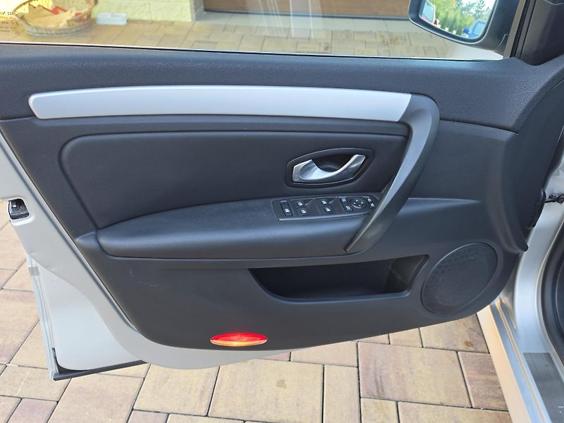 Renault Laguna 2.0dCi 150PS*DYNAMIQUE*2xSADA* - fotka 9 z 40
