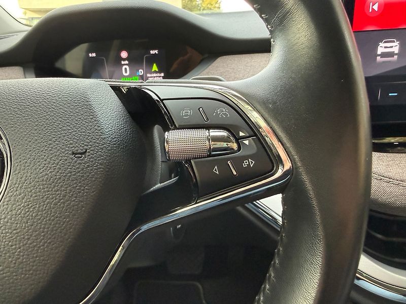 Škoda Enyaq iV60 Matrix LED Tažné - fotka 31 z 42