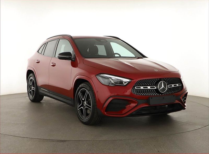 Mercedes-Benz GLA (2025) 220 4MATIC - fotka 1 z 26