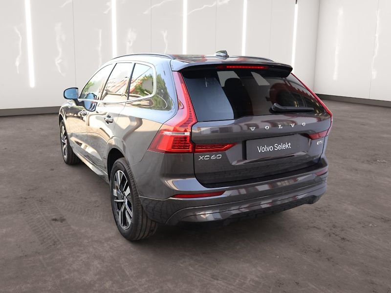Volvo XC60 (2025) Core, B5 AWD, rezervace - fotka 2 z 21