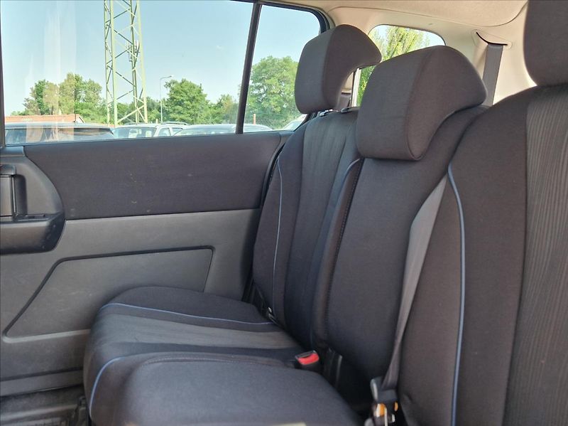 Mazda 5 1,6 MZR-CD 85kW 7MÍST +ALUZIMA - fotka 14 z 29